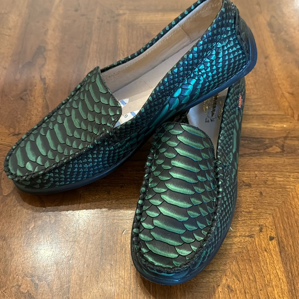 ANASAI Green Snakeskin Like Loafers NWOTs Size 5 Nordstrom